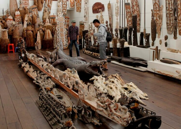 Asmat Carving, a Global Cultural Heritage – West Papua Now